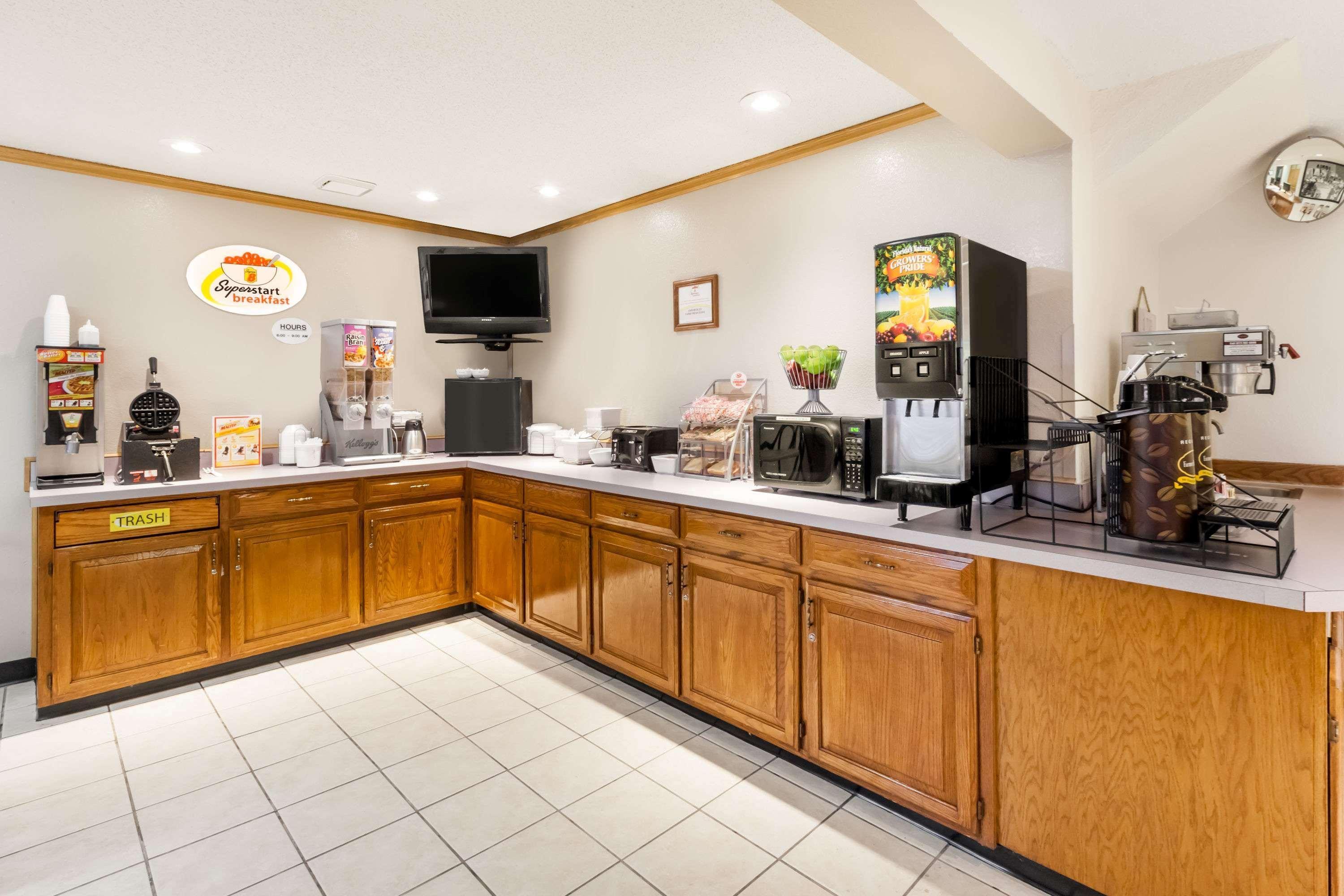 Super 8 By Wyndham Ionia Mi Ξενοδοχείο Εξωτερικό φωτογραφία