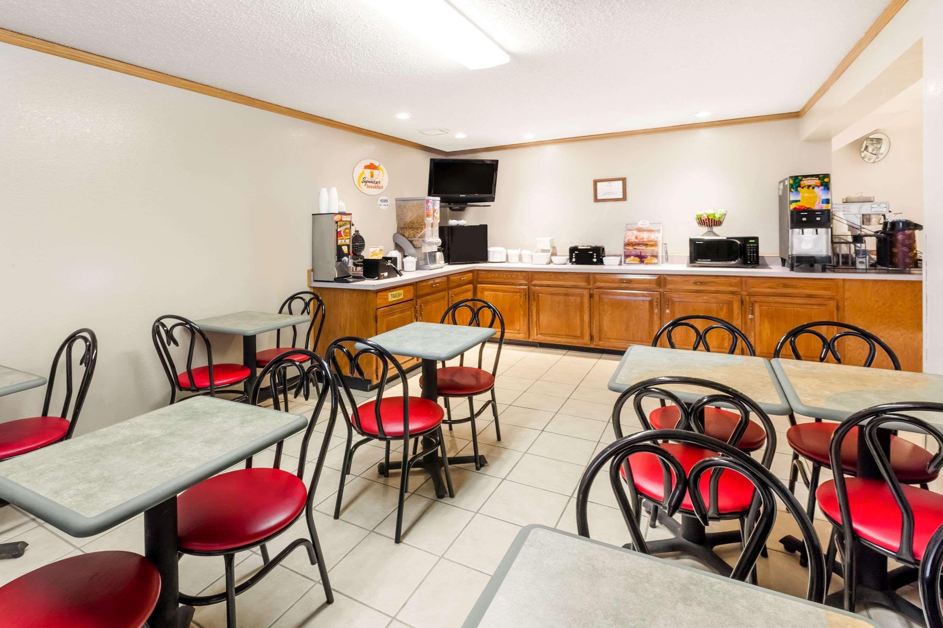 Super 8 By Wyndham Ionia Mi Ξενοδοχείο Εξωτερικό φωτογραφία
